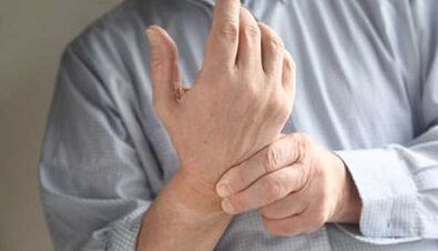 comment s'étendre de la douleur dans les doigts des doigts